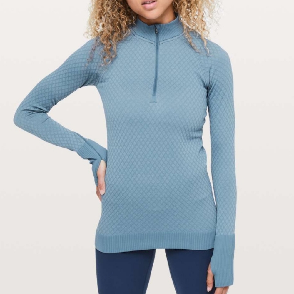 Lululemon Rest Less size 6 slate blue and white 1/2 zip pullover